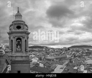 Die Bell Tower Pamplonas Kathedrale bietet eine fantastische Aussicht auf die Altstadt Stockfoto