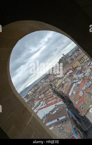 Die Bell Tower Pamplonas Kathedrale bietet eine fantastische Aussicht auf die Altstadt Stockfoto