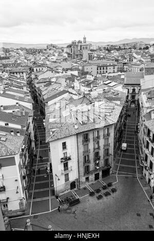 Die Bell Tower Pamplonas Kathedrale bietet eine fantastische Aussicht auf die Altstadt Stockfoto