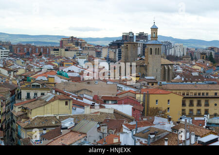 Die Bell Tower Pamplonas Kathedrale bietet eine fantastische Aussicht auf die Altstadt Stockfoto