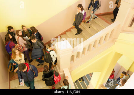 Mostar, Bosnien-Herzcegovina, weibliche und männliche Studenten am United World College UWC Schule Stockfoto