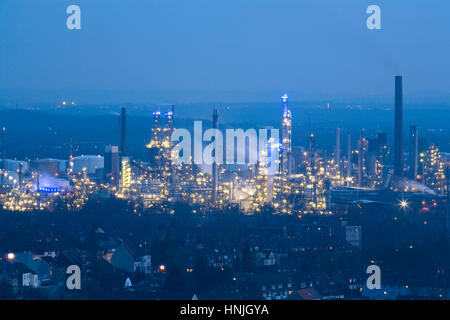 Deutschland, Nordrhein-Westfalen, Ruhrgebiet, Gelsenkirchen, Ruhr Öl-Raffinerie im Stadtteil Horst. Stockfoto