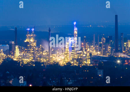 Deutschland, Nordrhein-Westfalen, Ruhrgebiet, Gelsenkirchen, Ruhr Öl-Raffinerie im Stadtteil Horst. Stockfoto