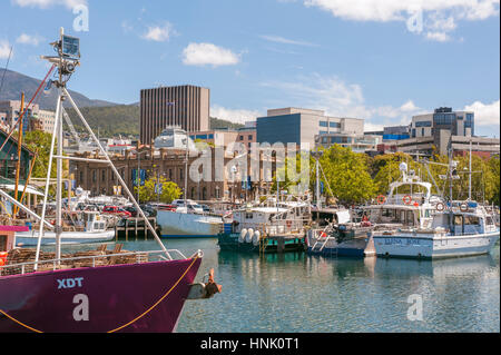 Die Stadt Hobart aus Constitution Dock gesehen, Tasmanien. Stockfoto