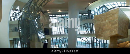 Baskisches Land, Spanien: das Interieur des Guggenheim Museum Bilbao, das Museum für moderne und zeitgenössische Kunst, entworfen von Architekt Frank Gehry Stockfoto