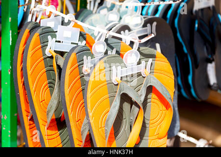 Unschärfe in Philippinen Zubehör Colorfull flip flaps Altmarkt Stockfoto