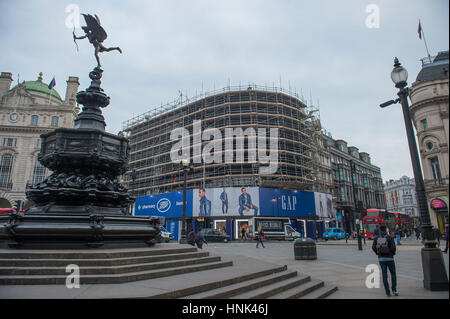 Piccadilly Circus Werbeschilder ausgeschaltet, so dass ein einziger neu gebogen ultra-high-Definition-Bildschirm bis Herbst 2017 installiert werden. Stockfoto