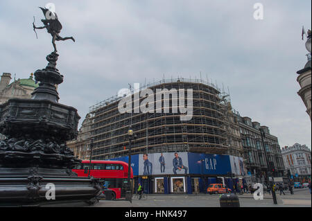 Piccadilly Circus Werbeschilder ausgeschaltet, so dass ein einziger neu gebogen ultra-high-Definition-Bildschirm bis Herbst 2017 installiert werden. Stockfoto