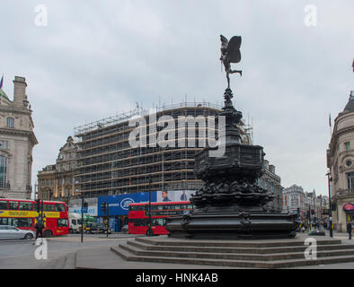 Piccadilly Circus Werbeschilder ausgeschaltet, so dass ein einziger neu gebogen ultra-high-Definition-Bildschirm bis Herbst 2017 installiert werden. Stockfoto