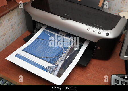 Frisch aus der Presse von Epson Stylus Photo Drucker Inkjet Foto Stockfoto