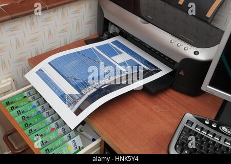 Frisch aus der Presse von Epson Stylus Photo Drucker Inkjet Foto Stockfoto