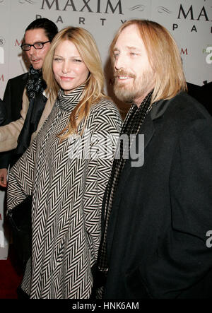 Tom Petty und Frau, Dana York, kommt an der Maxime Super Bowl Party in der Stone Rose im Fairmont Scottsdale Princess in Scottsdale, AZ am Freitag, Februar 1, 2008. Foto von Francis Specker Stockfoto