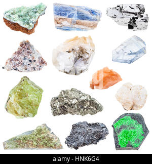 Sammlung von verschiedenen mineralischen Rohkristalle - Uvarovite, Vesuvian, Idocrase, Vesuvian, Bleiglanz, Hämatit, Chabasit, Anapaite, Tamanite, Disthen, dis Stockfoto