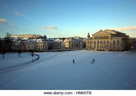 Schnee liegt auf den Theaterplatz in Coburg, Deutschland nach einem Wintersturm. Stockfoto