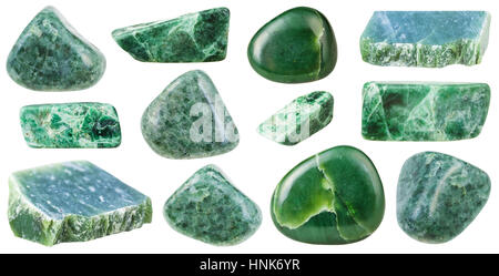 Sammlung von verschiedenen getrommelt grüne jade Mineralien (Nephrit und Jadeit) isoliert auf weißem Hintergrund Stockfoto