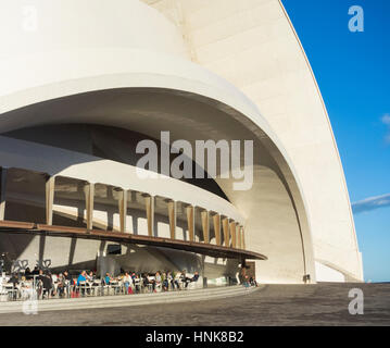 Terrasse Café im Auditorio de Tenerife "Adán Martín" in Santa Cruz De Tenerife, Kanarische Inseln, Spanien Stockfoto