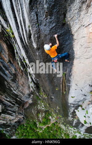 Klettern im Nationalpark Paklenica, Kroatien Stockfoto