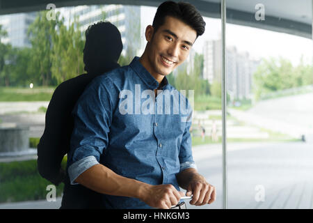 Hübscher Junge Geschäftsmann Stockfoto