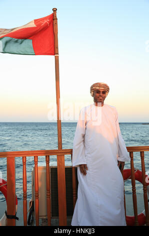 Bootsfahrt bei Sonnenuntergang, rund um die Bucht von Muscat im Oman Stockfoto