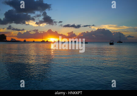 Sehr schöne und bunte Sonnenuntergang auf Mauritius Stockfoto