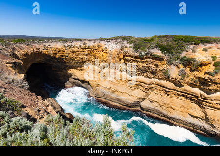 Thunder Cave im Loch Ard Gorge entlang Great Ocean Road in der Nähe von Port Campbell in Victoria, Australien Stockfoto