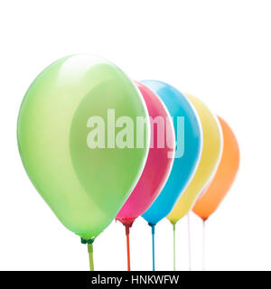 quadratisches Bild-Overlay von bunten Luftballons auf weißen Hintergrund klebt Stockfoto