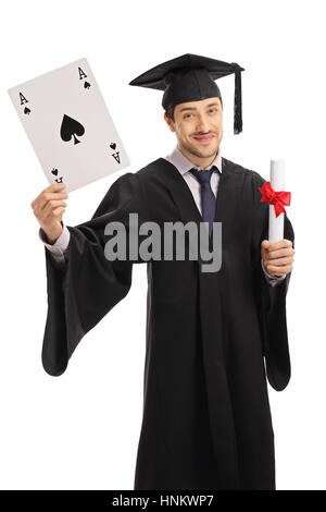 Graduate Student ein Ass von Pik-Karte und ein Diplom isoliert auf weißem Hintergrund Stockfoto