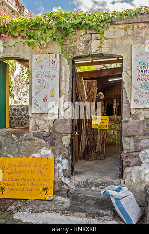 Ruine Rock Cafe Eingang Dominica West Indies Stockfoto