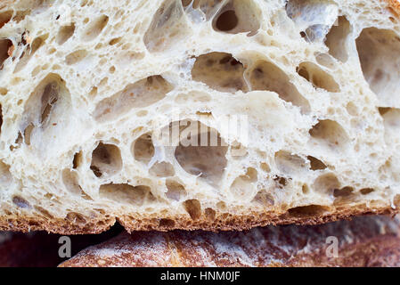 Schneiden Sie Handwerker Brotlaib im detail Stockfoto