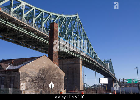 Jacques Cartier Brücke an einem sonnigen Wintertag in Montreal, Quebec, Kanada die Jacques Cartier Brücke (französisch: Pont Jacques - Cartier) ist ein Stahl truss c Stockfoto