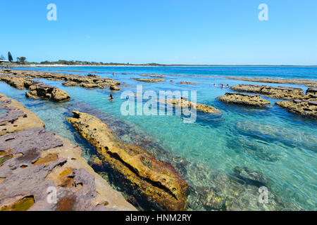 Schwimmen in den natürlichen Felsen-Pools aus Sandstein an der malerischen Strand Currarong gemacht Leute Shoalhaven Bereich, New-South.Wales, NSW, Australien Stockfoto
