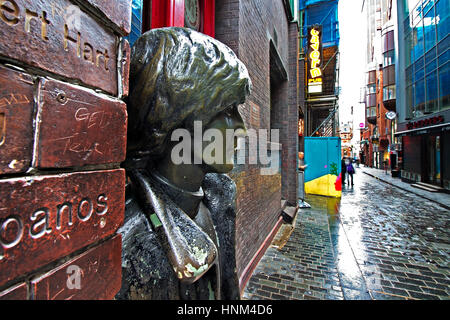 LIVERPOOL, UK, 19. JANUAR 2017. Statue von John Lennon in Mathew St. Liverpool UK. Stockfoto