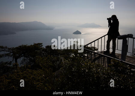 Itsukushima (厳島?) ist eine Insel im westlichen Teil der Inland Sea of Japan, befindet sich im Nordwesten der Bucht von Hiroshima. Stockfoto