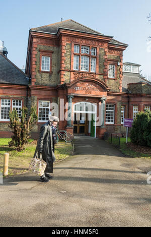 Brentford-Bibliothek ist ein Denkmalgeschütztes Gebäude in Boston Manor Road, Brentford, London. Stockfoto