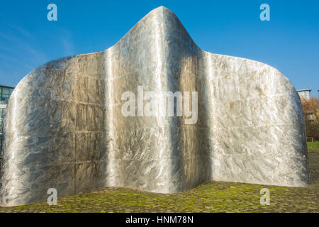 Skulptur „Liquidity“ von Simon Packard in Ferry Point, Brentford, Hounslow, Middlesex, London, England, Großbritannien Stockfoto