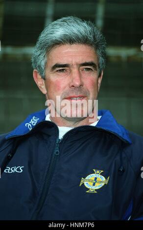 Nordirland-MANAGER BRYAN HAMILTON 6. Juni 1996 Stockfoto