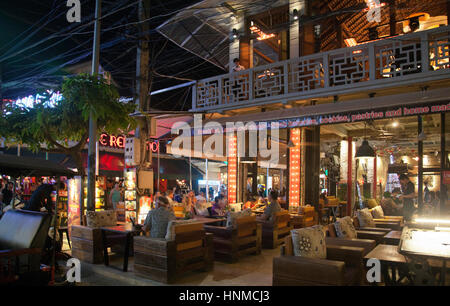 Tempel-Restaurant an der Pub Street in Siem Reap - Kambodscha Stockfoto