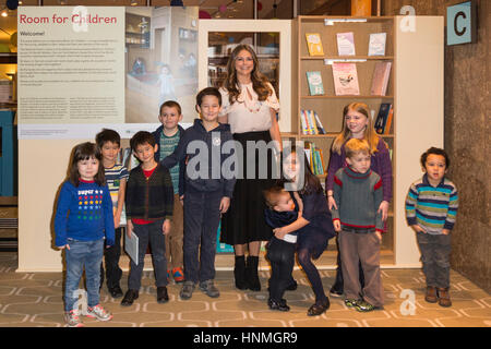 London, UK. 14. Februar 2017. Ihre Königliche Hoheit Prinzessin Madeleine von Schweden öffnet den Raum für Kinder - eine schwedische Bibliothek gefüllt mit den beliebtesten Kinderbüchern aus den nordischen Ländern - in Southbank Centre vorstellen Kinderfest (läuft bis zum 19. Februar 2017). Stockfoto