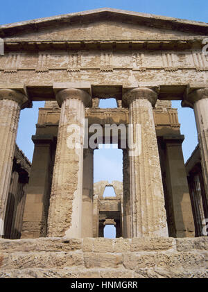 Italien. Sizilien. Agrigento. Tal der Tempel. Tempel der Concordia, ca.440-430 v. Chr.. Dorischen Stil. UNESCO-Weltkulturerbe. Stockfoto