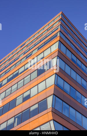 Windows von einem modernen Bürogebäude in Groningen, Niederlande Stockfoto