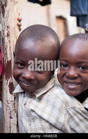 Kinder in einem Waisenhaus, in Kibera Slum, Nairobi, Kenia, Ostafrika Stockfoto