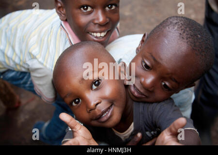 Kinder in einem Waisenhaus, in Kibera Slum, Nairobi, Kenia, Ostafrika Stockfoto