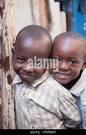 Kinder in einem Waisenhaus, in Kibera Slum, Nairobi, Kenia, Ostafrika Stockfoto