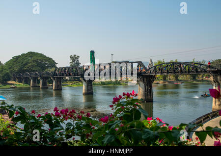 Die Brücke am Kwai in Kanchanaburi, Thailand. Stockfoto