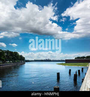 ST. PETERSBURG, Russland - 11. Juli 2016: Wilden Strand in der Nähe von Peter und Paul-Festung in St. Petersburg, Russland Stockfoto