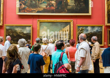 ST. PETERSBURG, Russland - 12. Juli 2016: Central Hall der neuen Eremitage - die großen Oberlichtsaal. Hier ist die Ausstellung "Kunst von Italien 17. / 18. Jahrhundert." Die Staatliche Eremitage, St. Petersburg, Russland Stockfoto