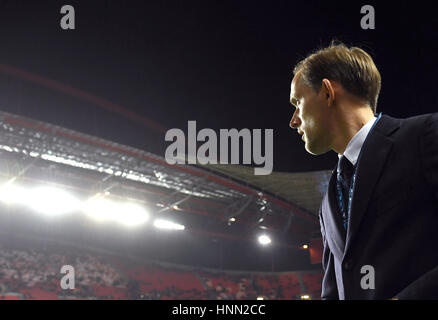 Lissabon, Portugal. 14. Februar 2017. Dortmunds Trainer Thomas Tuchel vor dem Champions-League-Runde 16 Fußballspiel zwischen SL Benfica und Borussia Dortmund im Estadio da Luz in Lissabon, Portugal, 14. Februar 2017. Foto: Bernd Thissen/Dpa/Alamy Live News Stockfoto