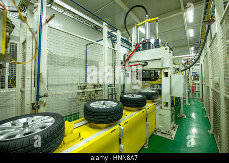 Autoreifen-Produktionslinie Stockfoto