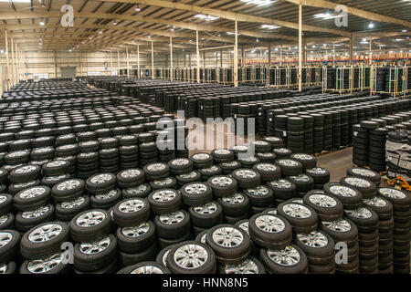 Autoreifen-Lager Stockfoto