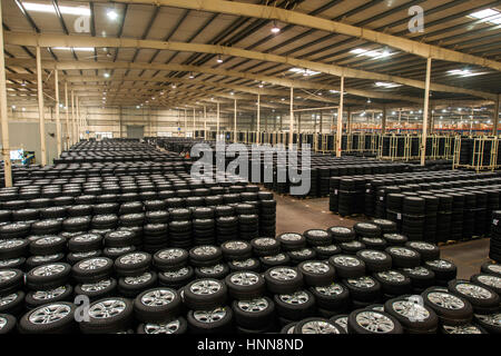 Autoreifen-Lager Stockfoto